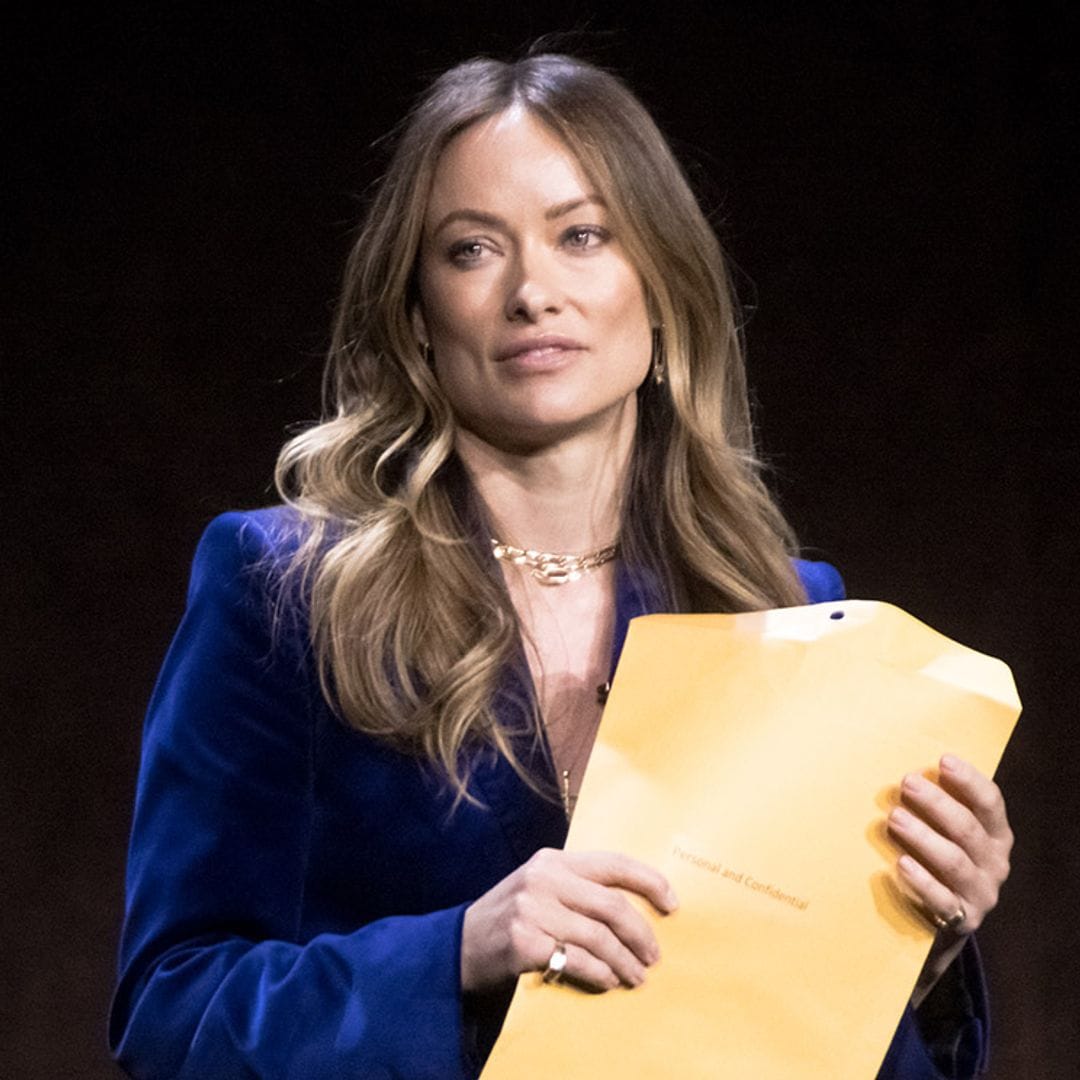 Olivia Wilde, desconcertada al recibir un documento legal sobre la custodia de sus hijos en pleno escenario