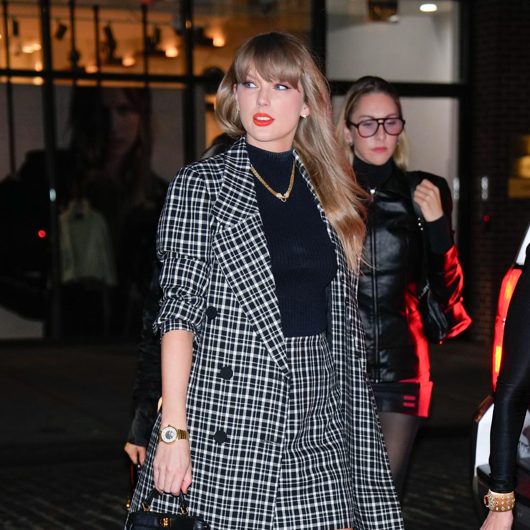 Taylor Swift demuestra cómo elevar un 'look' otoñal con accesorios