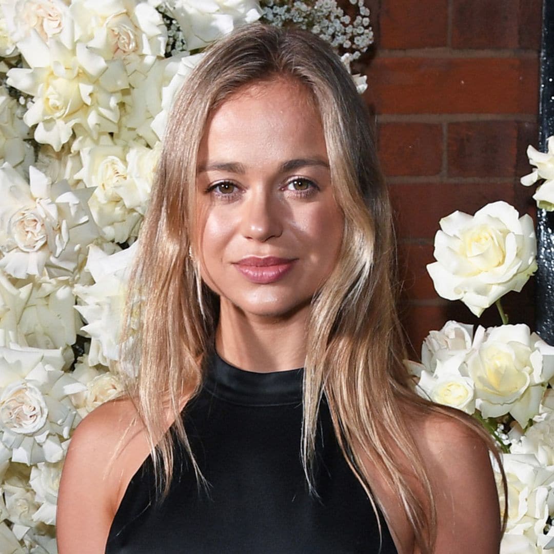 Amelia Windsor confirma su pasión por la moda española con un vestido estampado y bailarinas