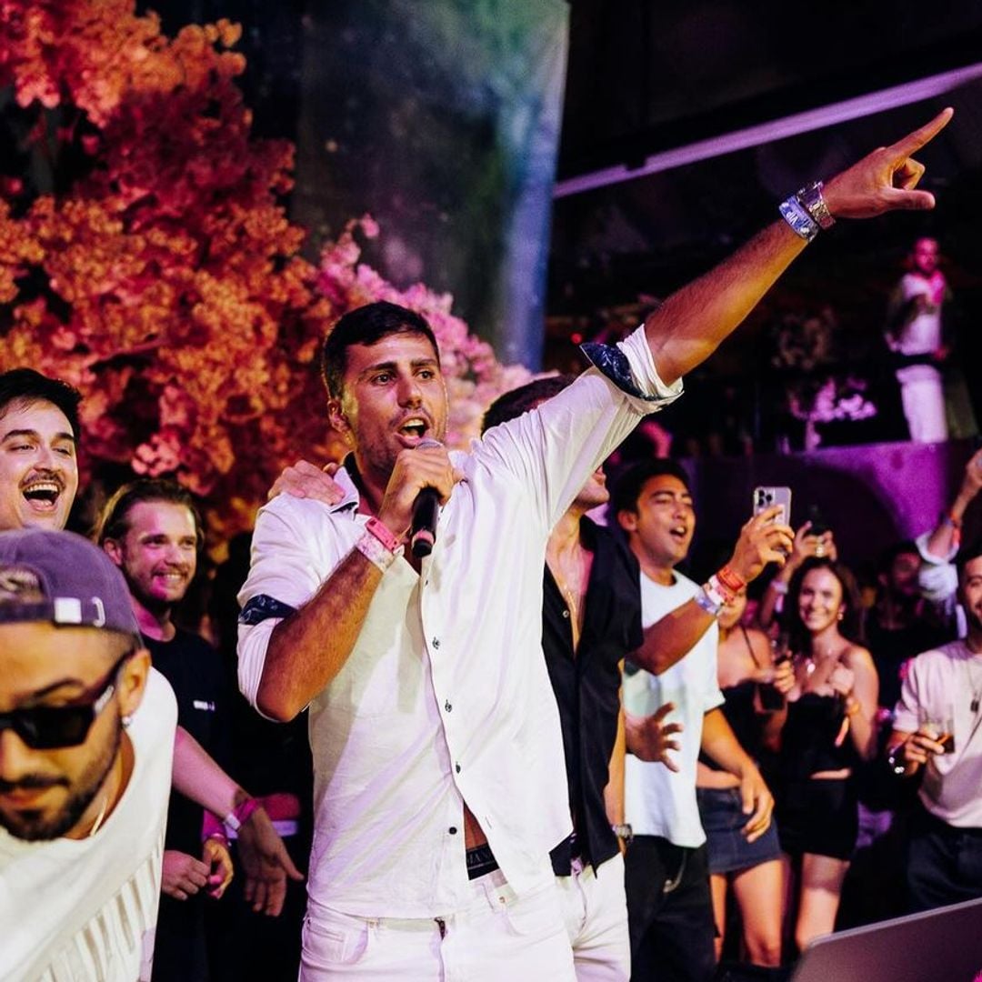 Rodri, más 'on fire' que nunca en Ibiza tras ganar la Eurocopa: no te lo pierdas cantando con Vivian