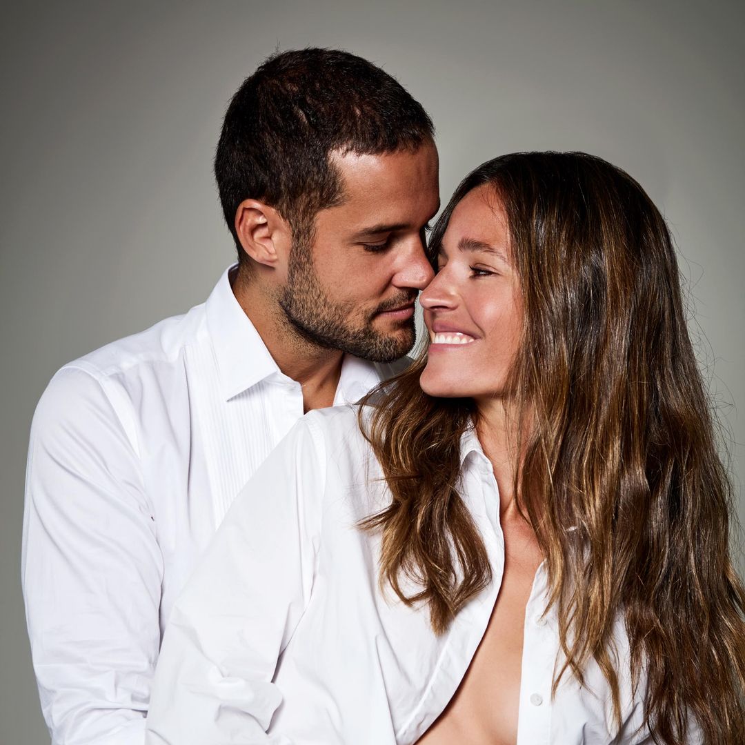 Malena Costa y Mario Suárez celebran con ¡HOLA! su aniversario de boda