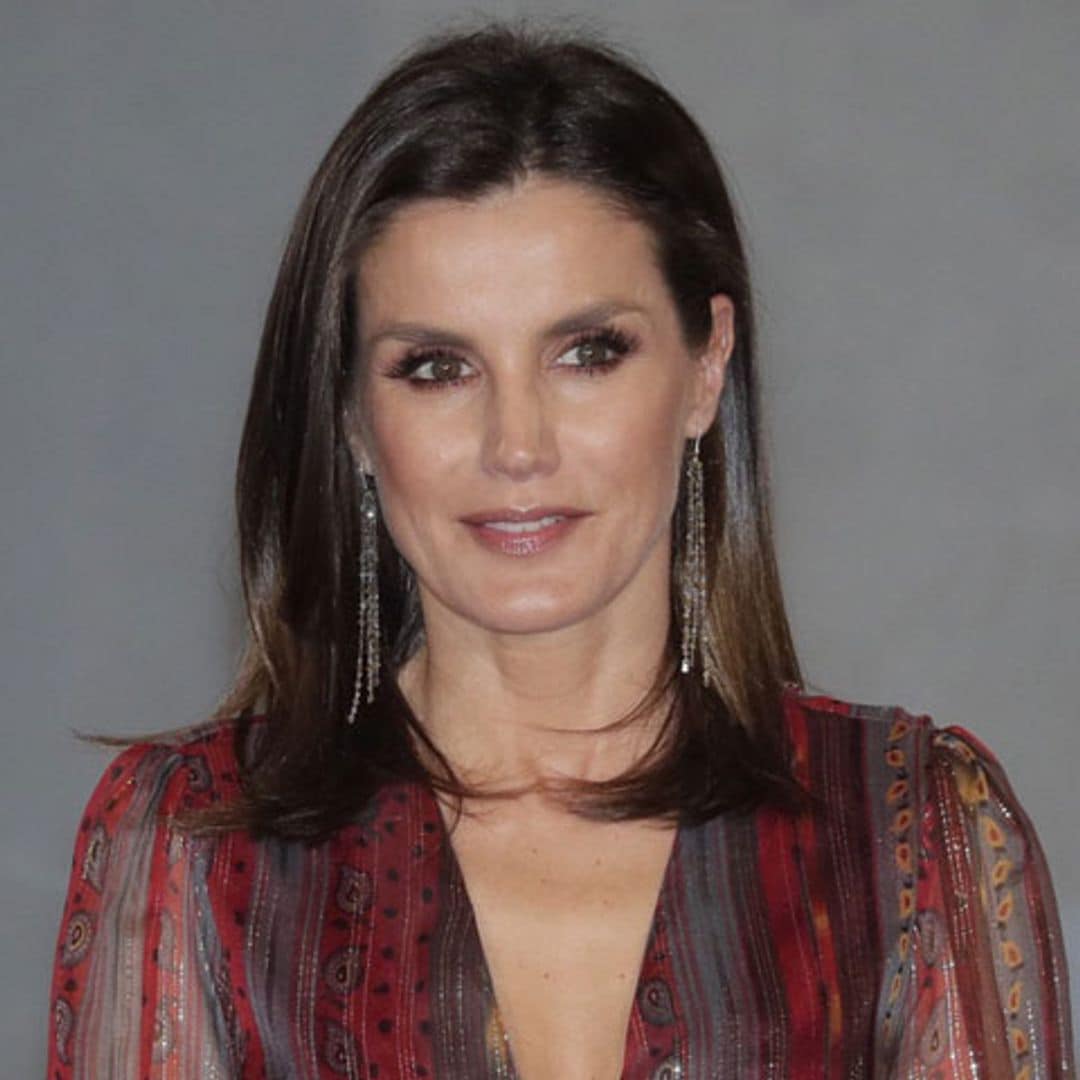 De Perú a Madrid: Doña Letizia recupera su vestido bohemio en su cita con la cultura