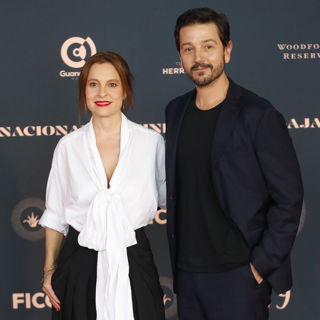 Diego Luna acompaña a Marina de Tavira en el estreno de su nueva obra de teatro