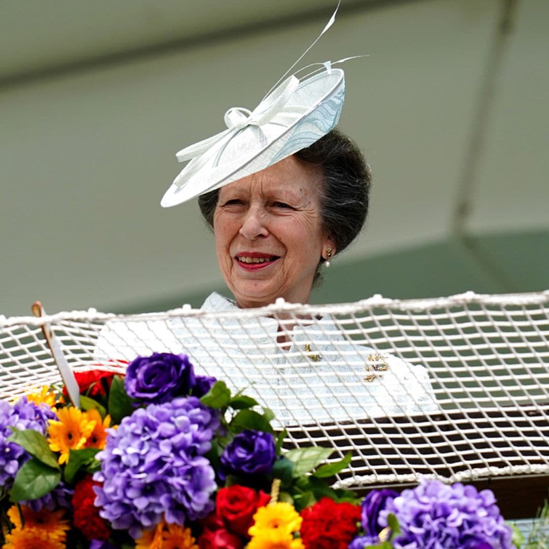 Los tocados más elegantes de las 'royals' británicas y otras asistentes al Derby de Epsom