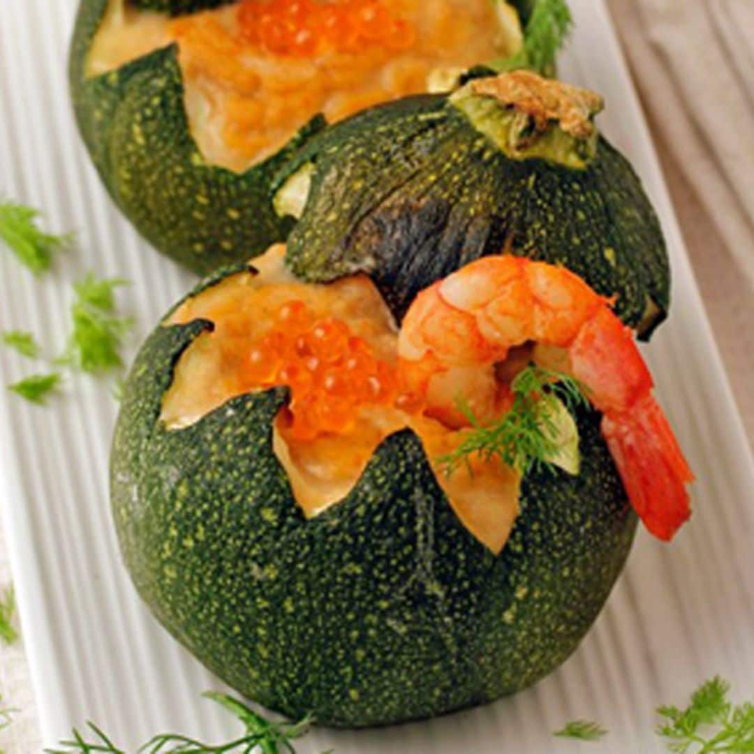 Calabacines rellenos de gambas y piquillos