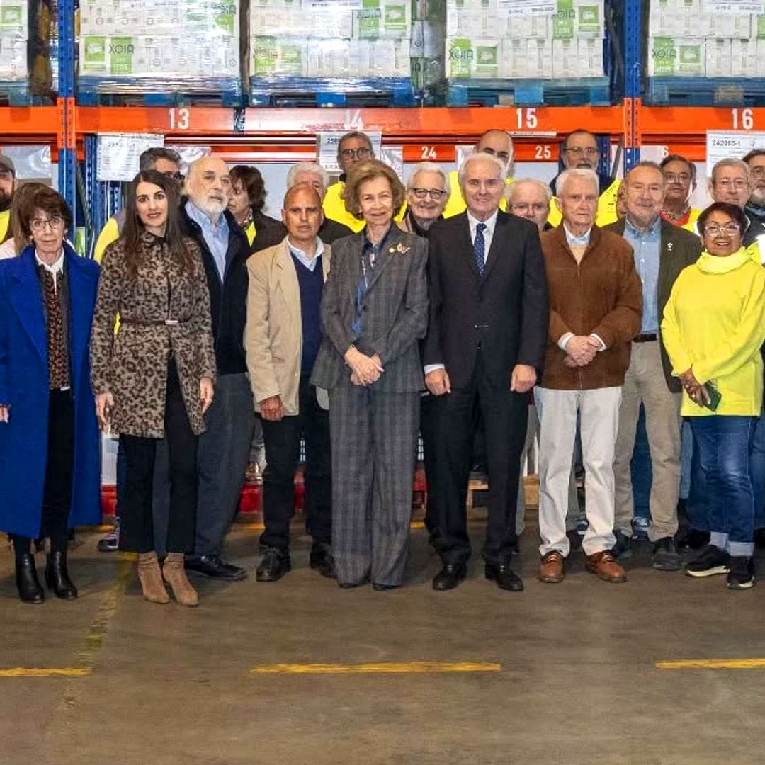 La solidaridad de la reina Sofía, que aporta medio millón de euros de su Fundación al banco de alimentos