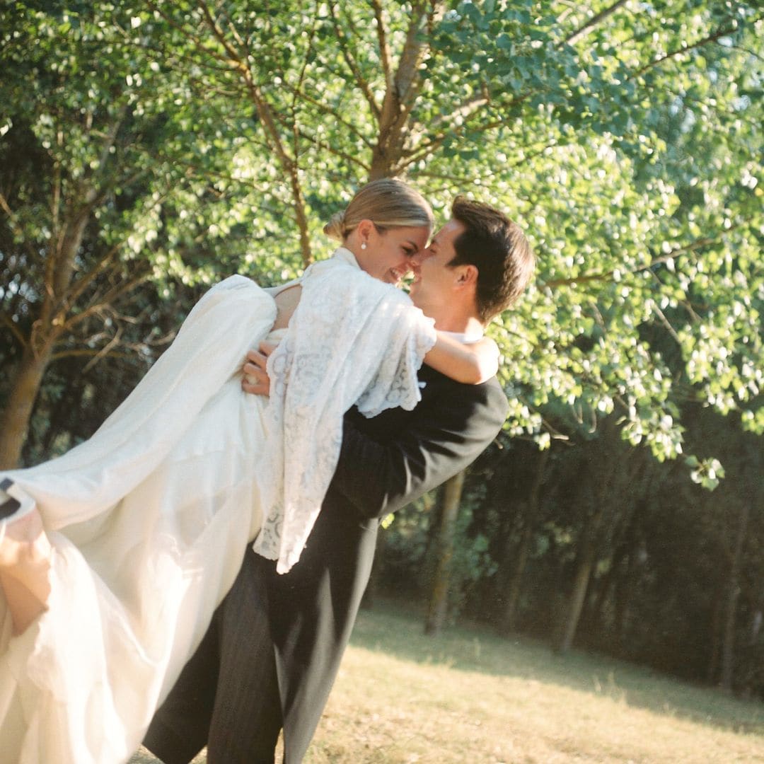 Dos meses antes de su boda, Esther rehizo por completo su vestido de novia: esta es su historia