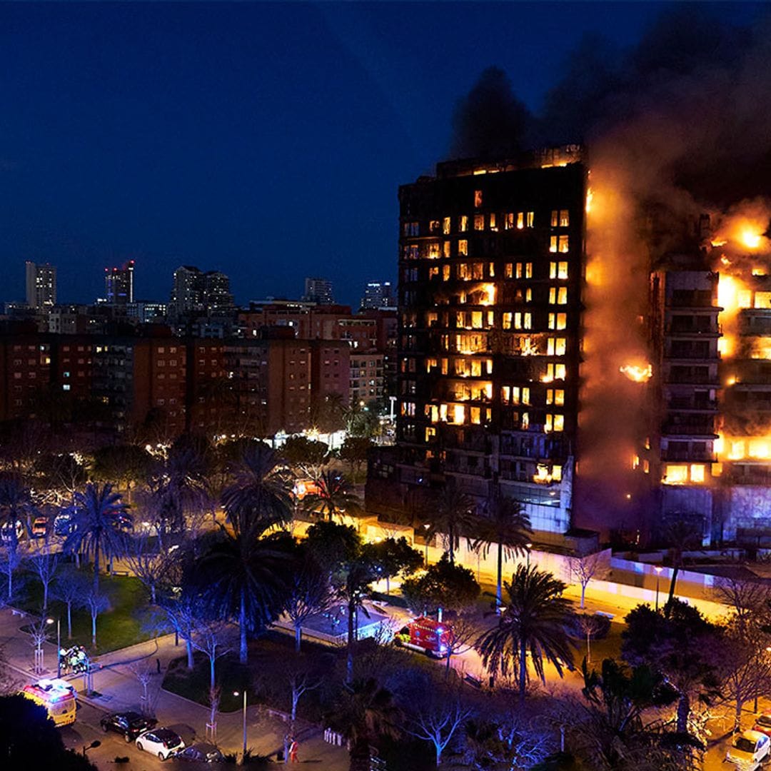 Conmoción por el incendio de dos edificios de viviendas en Valencia: 9 muertos y dos bomberos hospitalizados