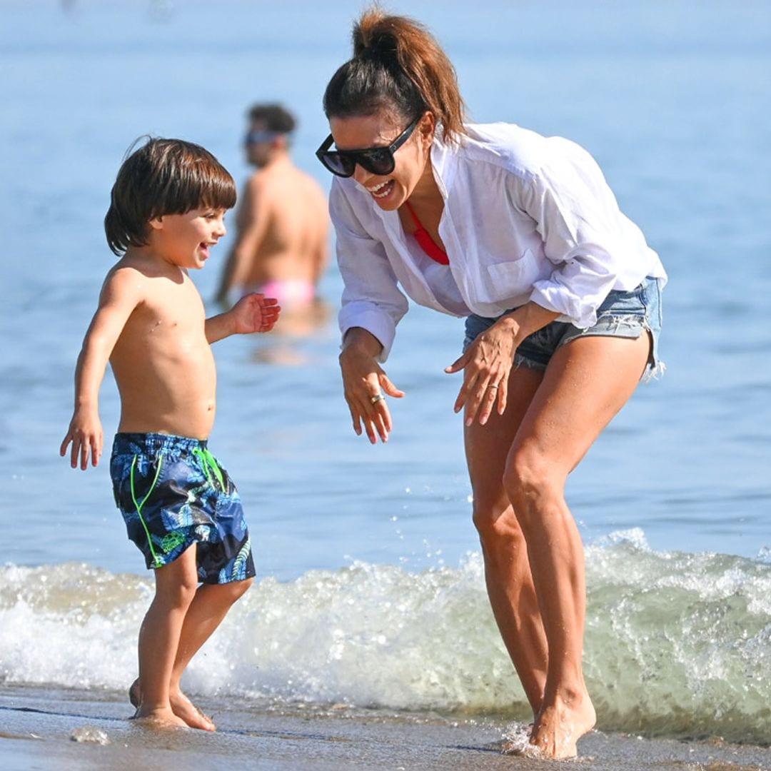 La enorme alegría de Eva Longoria disfrutando de la playa en Marbella con su marido y su hijo