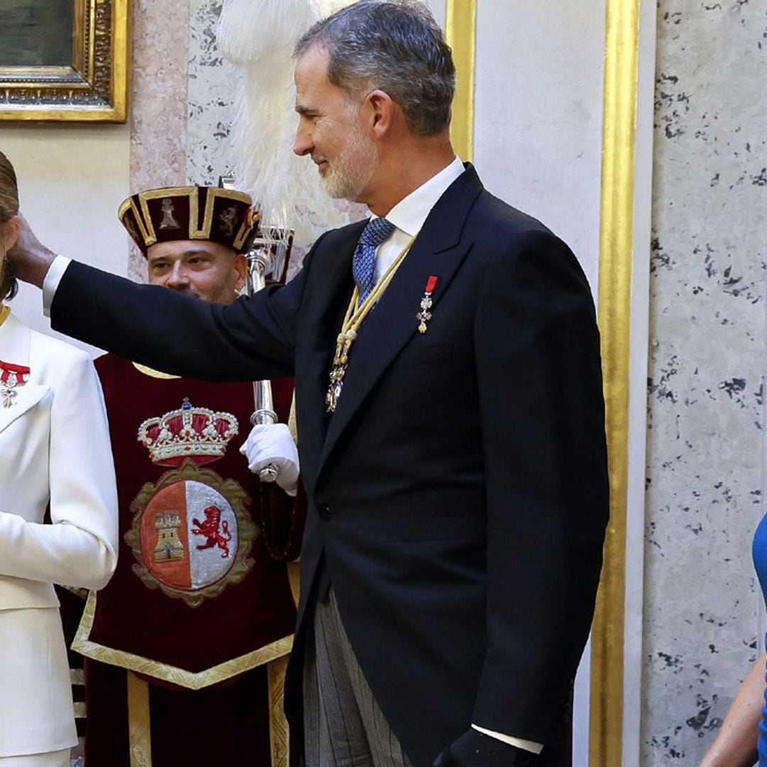 Los dos curiosos y tiernos momentos donde la princesa Leonor recibe la ayuda de sus padres en un día histórico