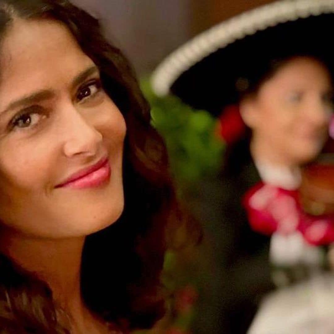 Salma Hayek continúa los festejos de su cumpleaños a ritmo de mariachi