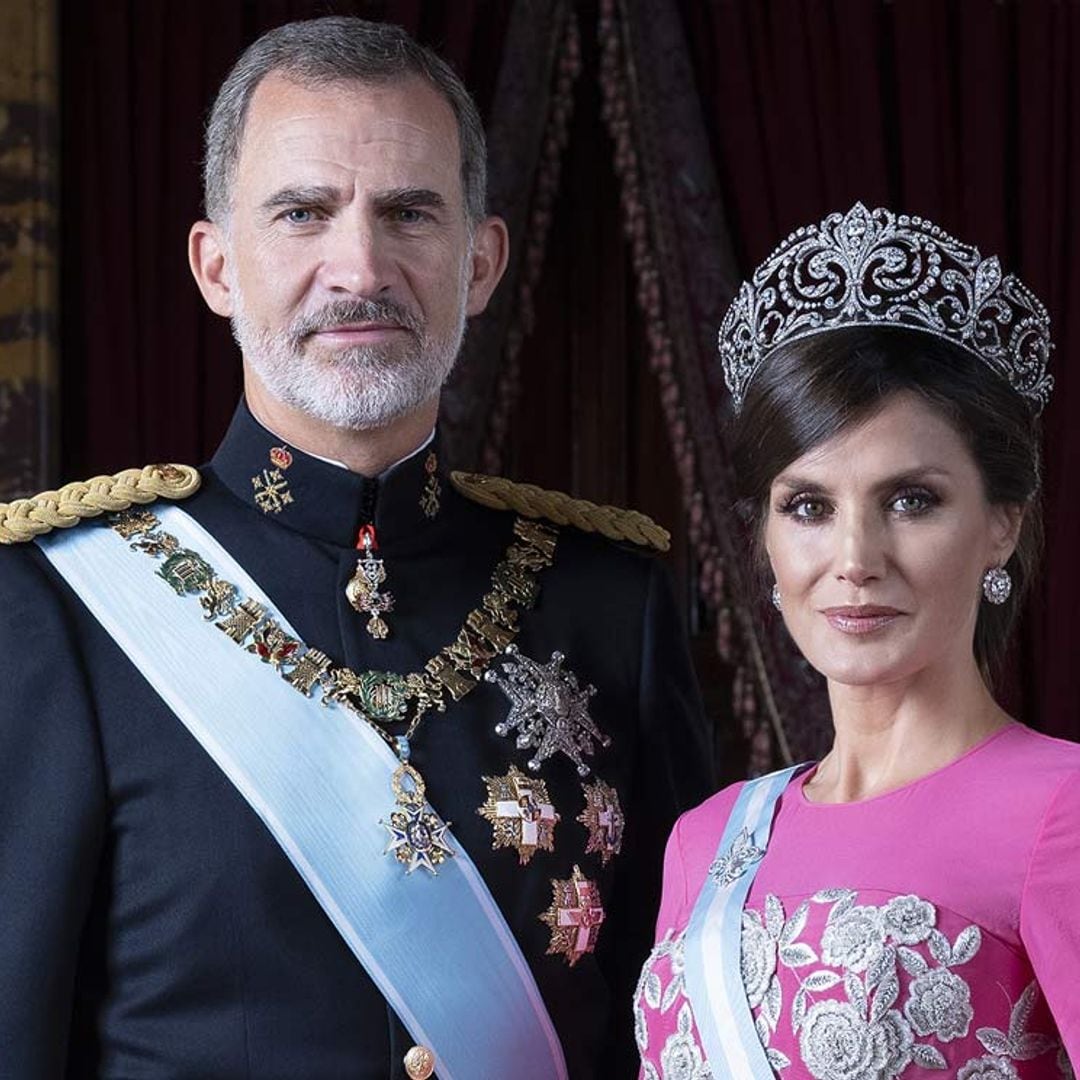 Los Reyes estrenan nuevas instantáneas oficiales vestidos de gala