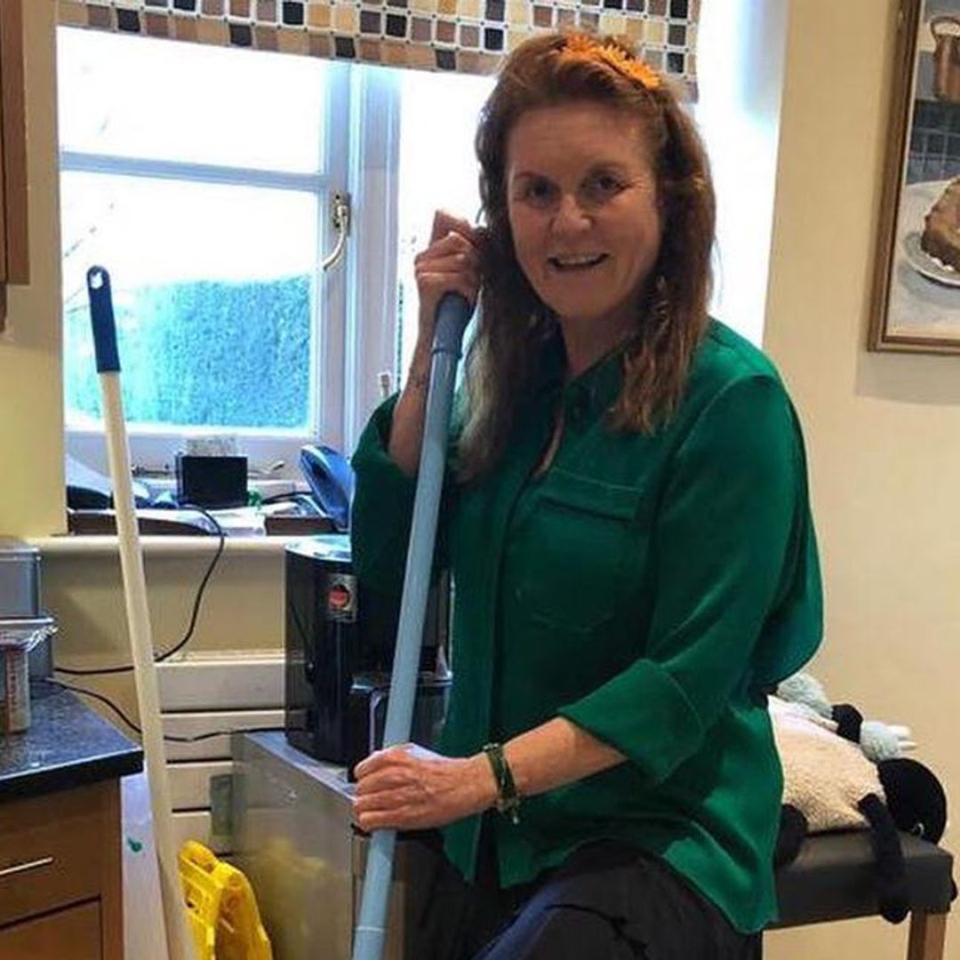 Sarah Ferguson, duquesa de York, aprovecha la cuarentena para limpiar su cocina