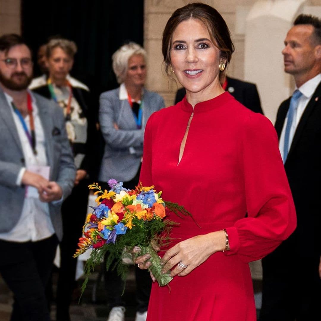 Mary rescata el vestido rojo que conecta los gustos de reinas y princesas