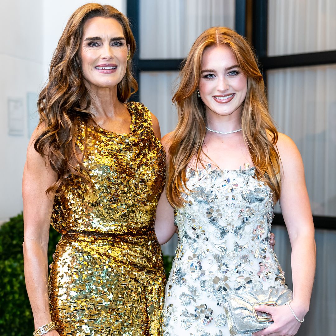 Brooke Shields impacta en Nueva York junto a su hija, Rowan Hench, en brillantes 'looks'