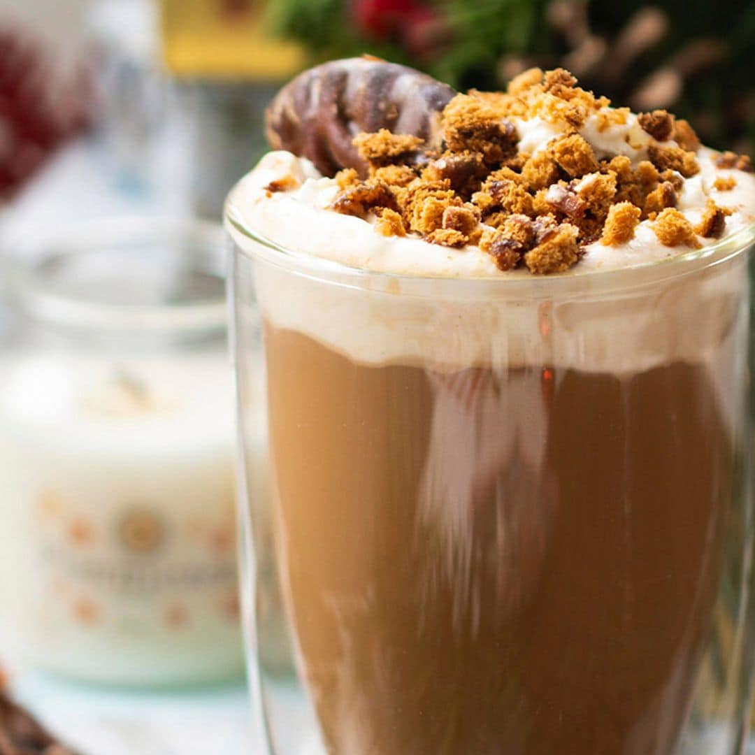 Café vienés con nata y pan de jengibre