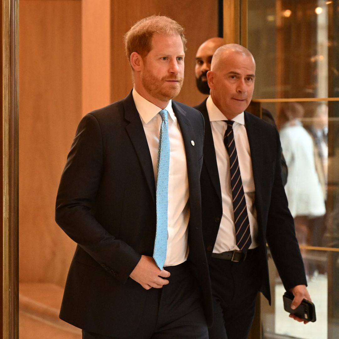 Harry vuelve solo a Londres  y se prepara para un nuevo viaje internacional ¿con Meghan?