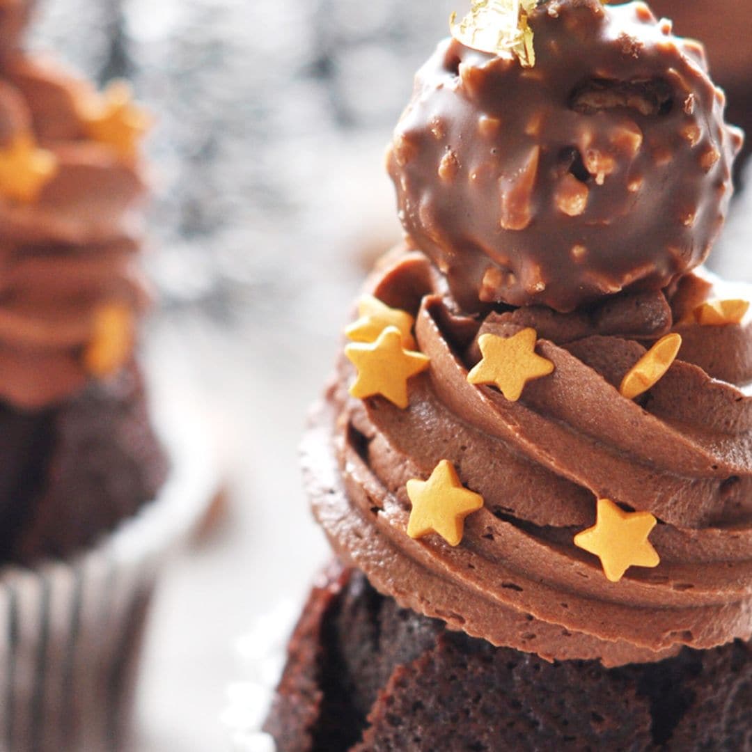 'Muffins' de cacao con praliné y rocas de chocolate