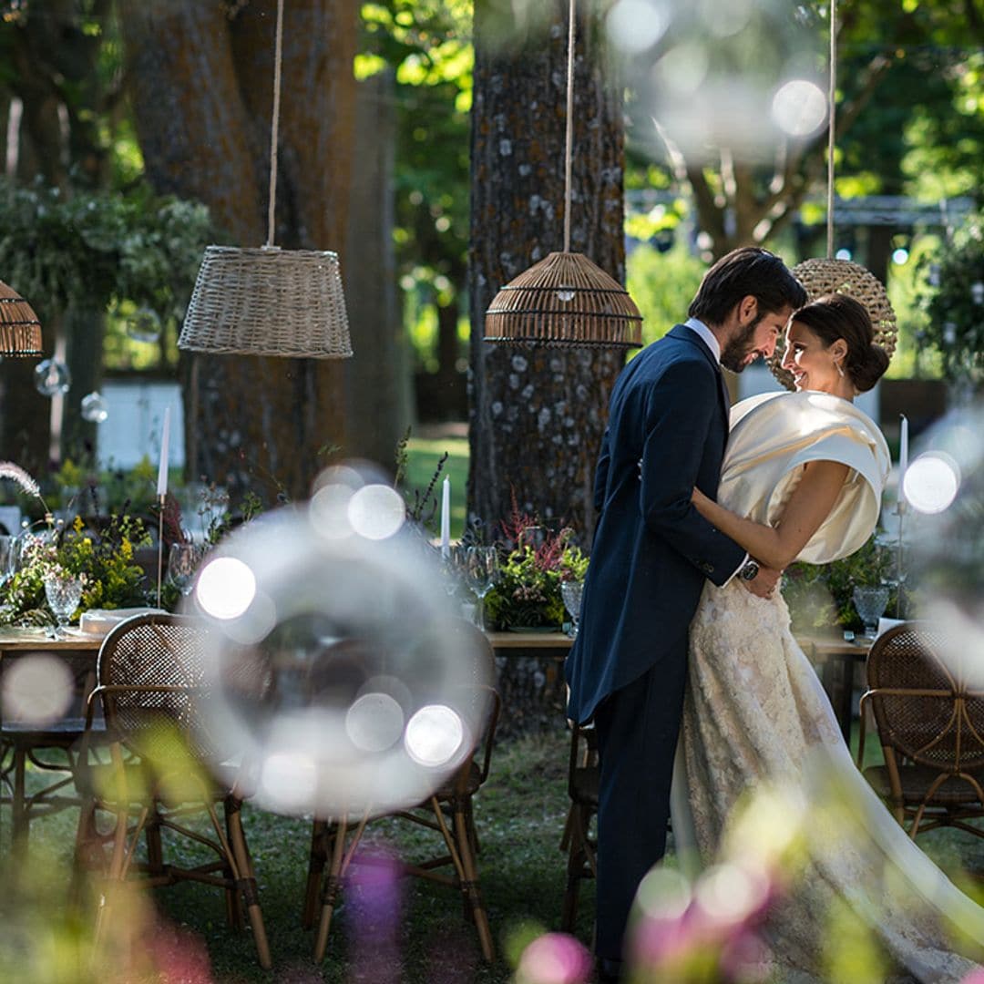 La boda en Sigüenza de Marina, la novia del vestido inspirado en Balenciaga