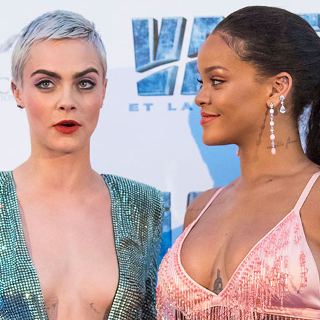 Entre plumas y ‘pailettes’, Cara Delevingne y Rihanna brillan en la noche parisina