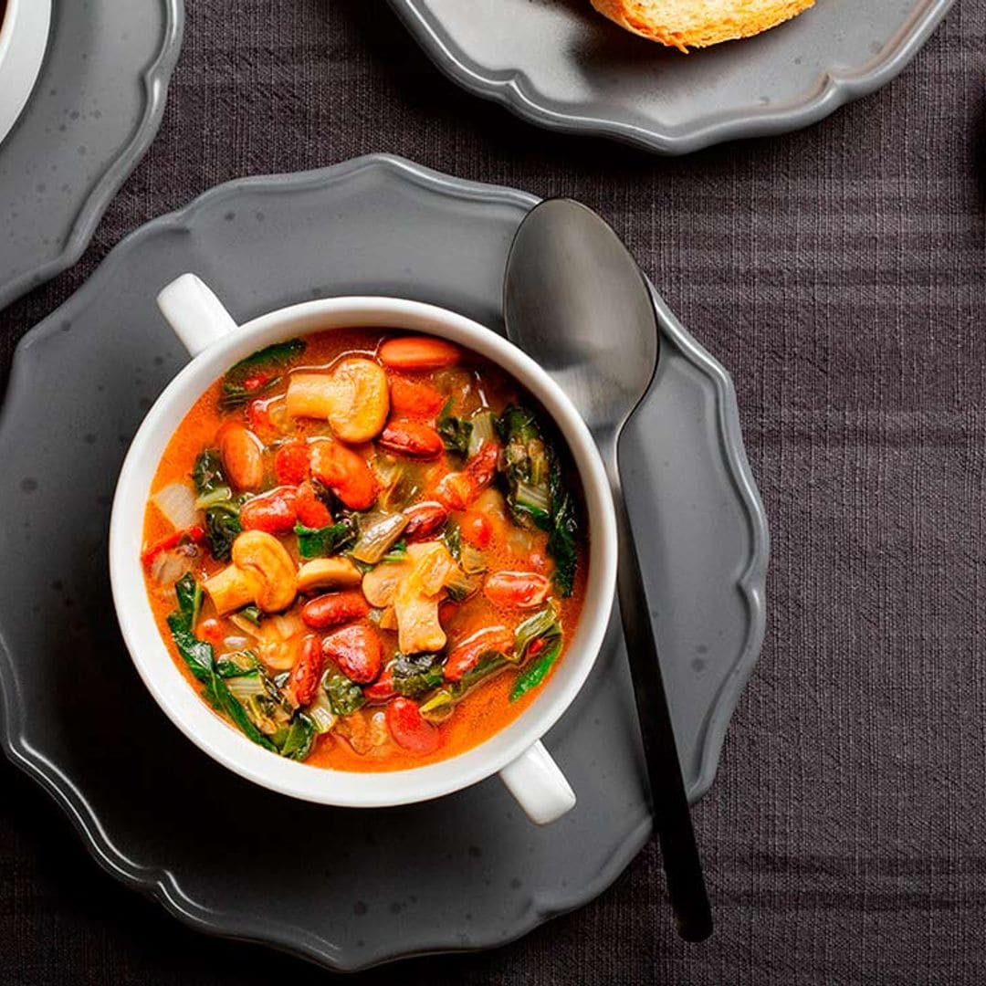 Sopa de alubias con acelgas