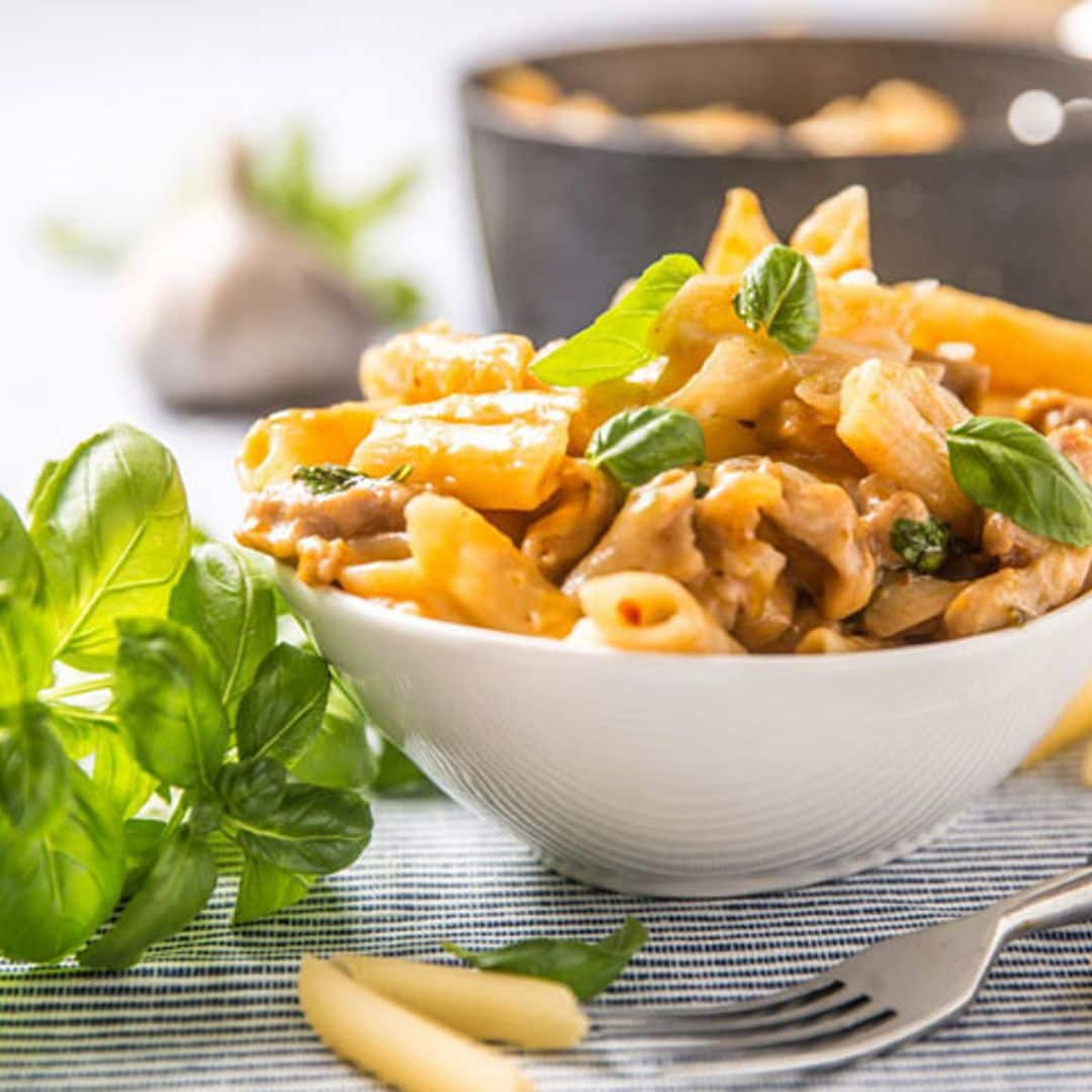 'Penne' con pollo y champiñón a la albahaca