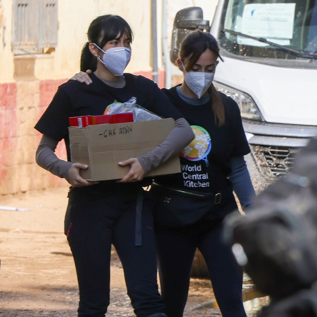 Aitana ayudando en Valencia el 9 de noviembre de 2024