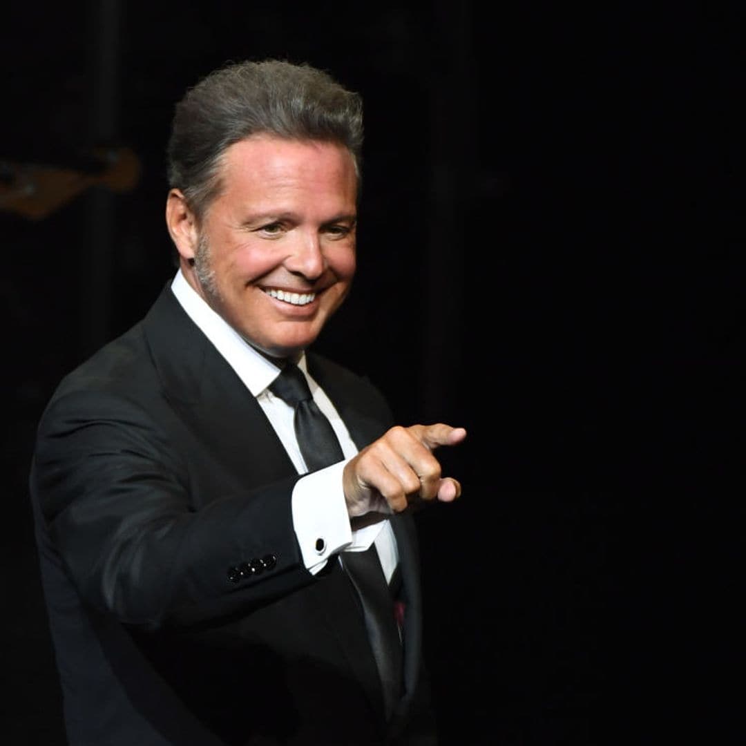 Luis Miguel se hace presente en homenaje a Silvia Pinal