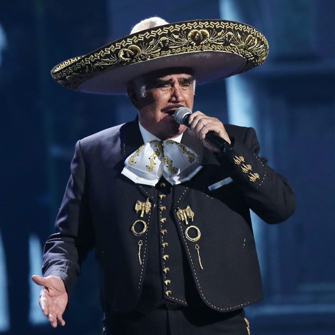 El cantante mexicano Vicente Fernández, ingresado en el hospital tras sufrir una caída