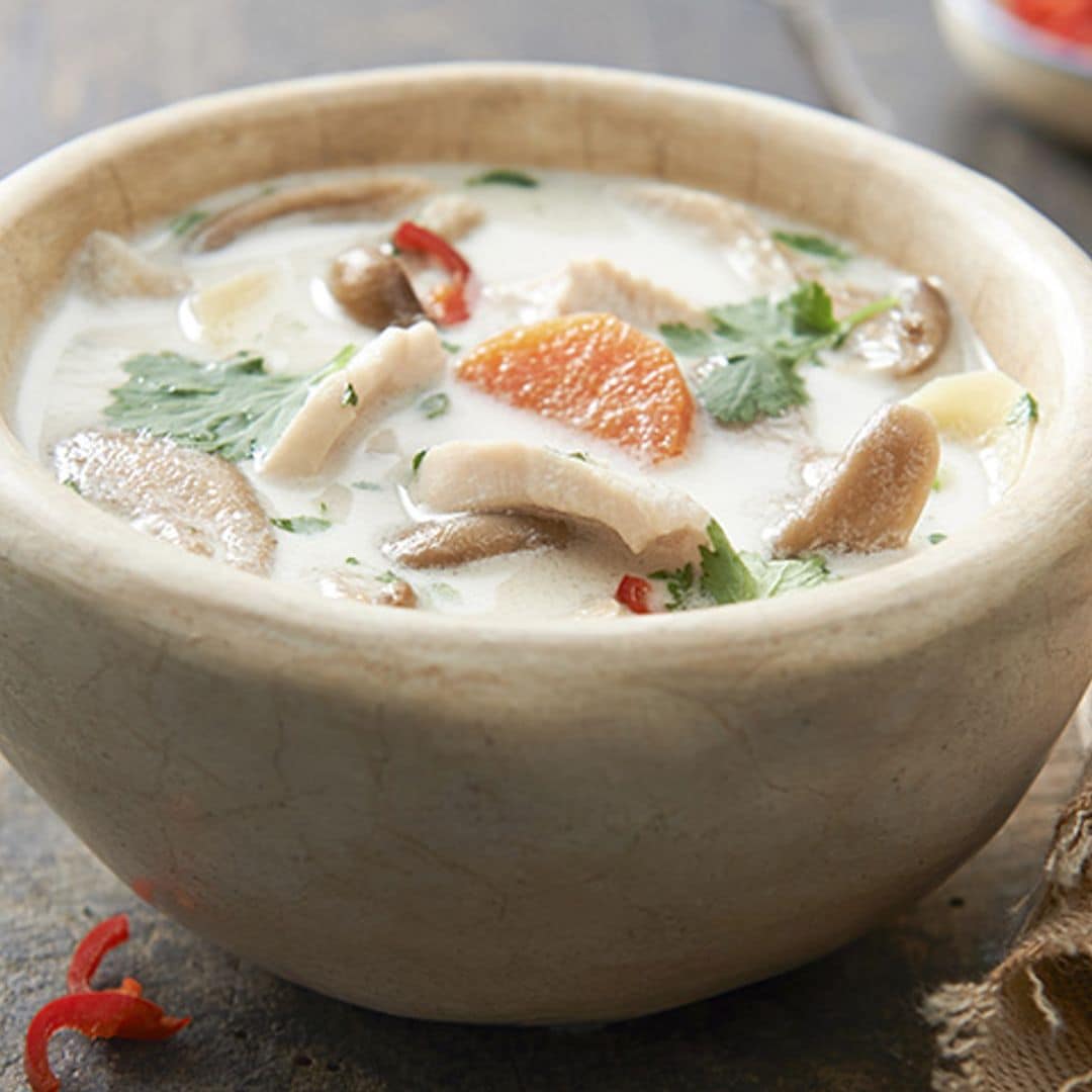 Sopa de coco, jengibre y tofu