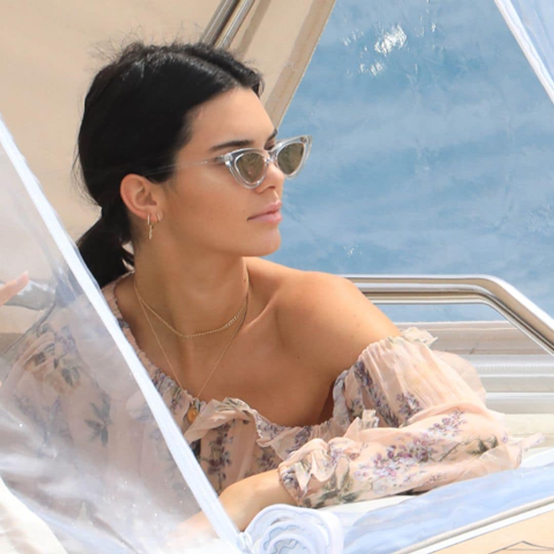 8 prendas que consiguen el perfecto look de playa de Kendall Jenner