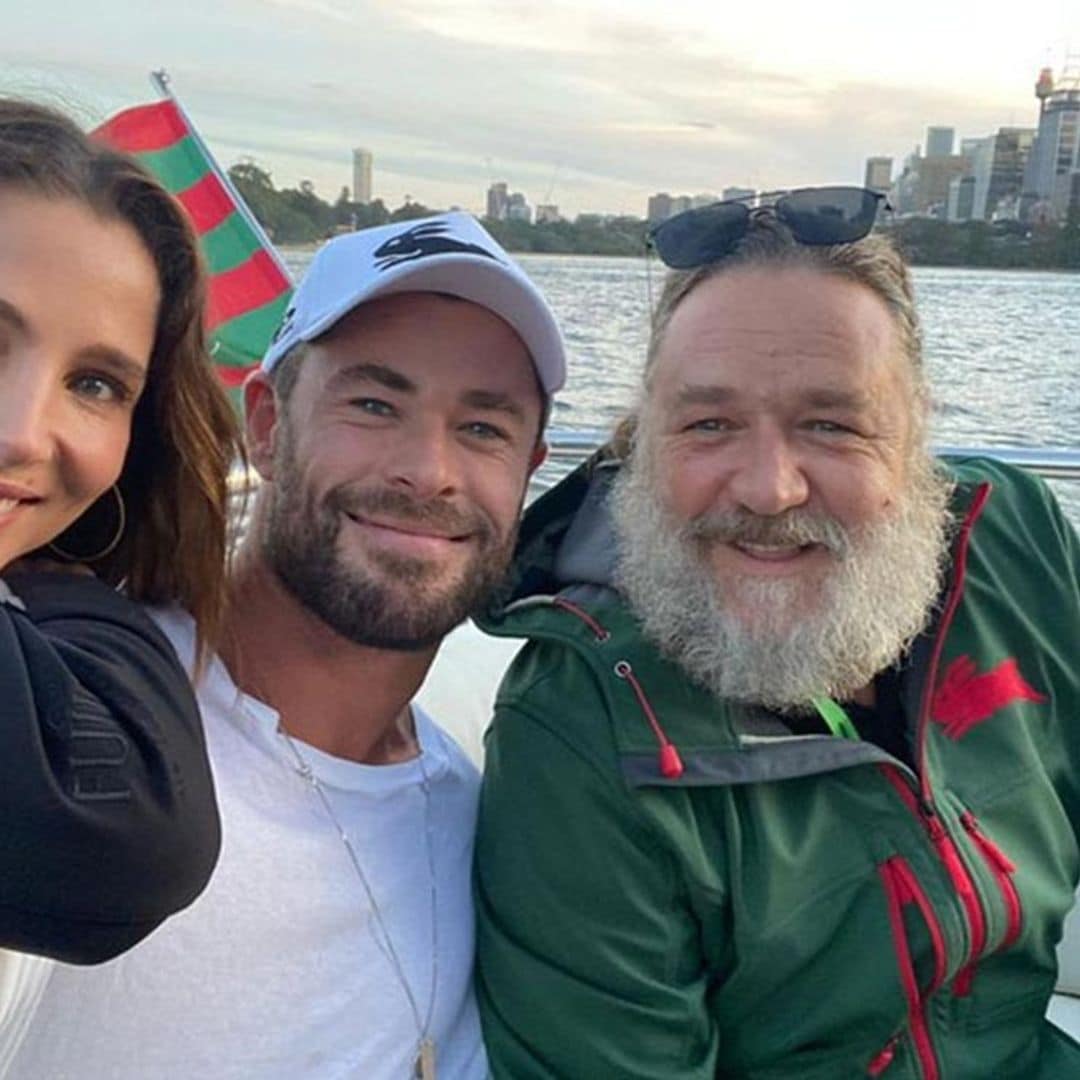 Conocemos el porqué de las últimas fotos de Russell Crowe con Elsa Pataky y Chris Hemsworth