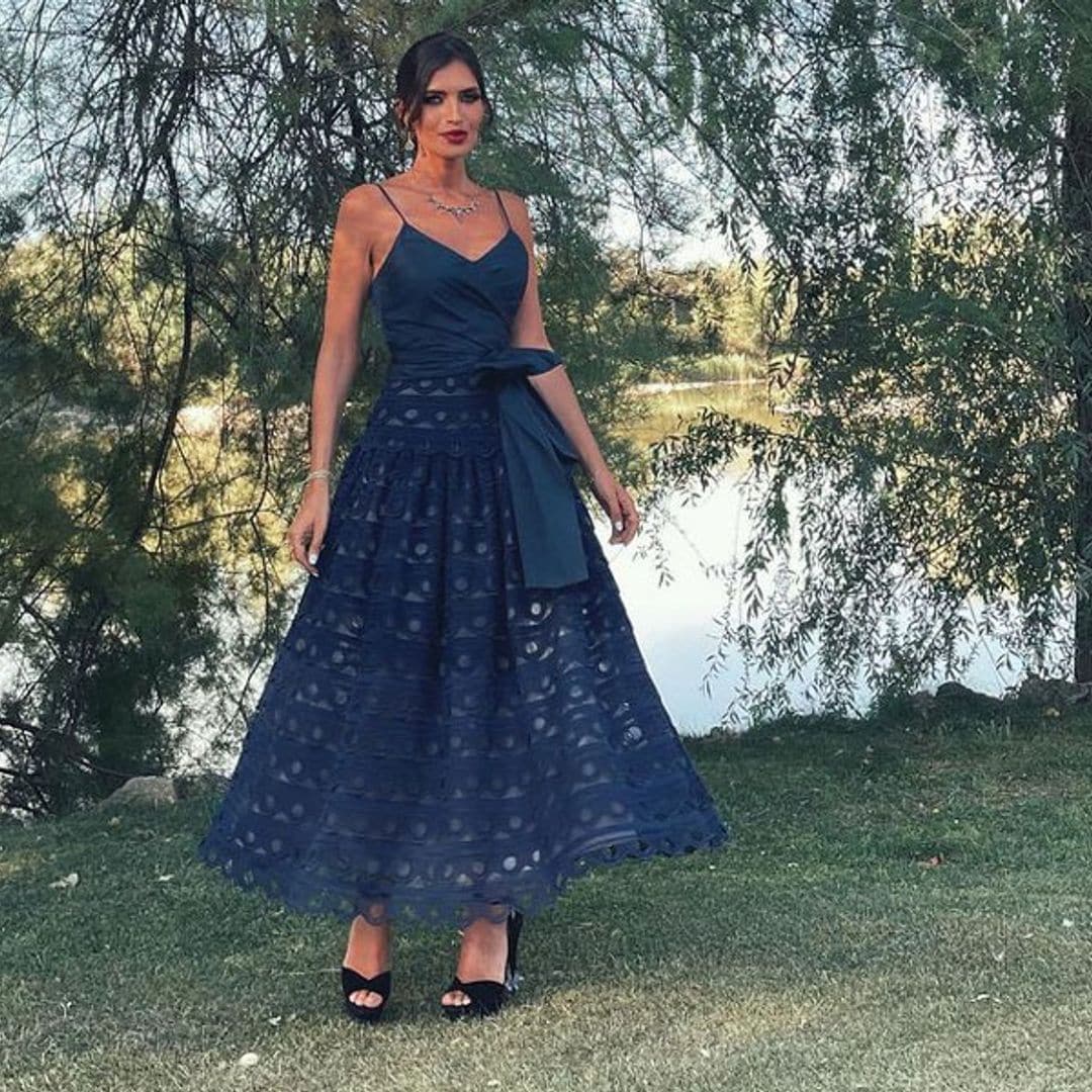 Sara Carbonero se va de boda con un vestido de invitada muy especial