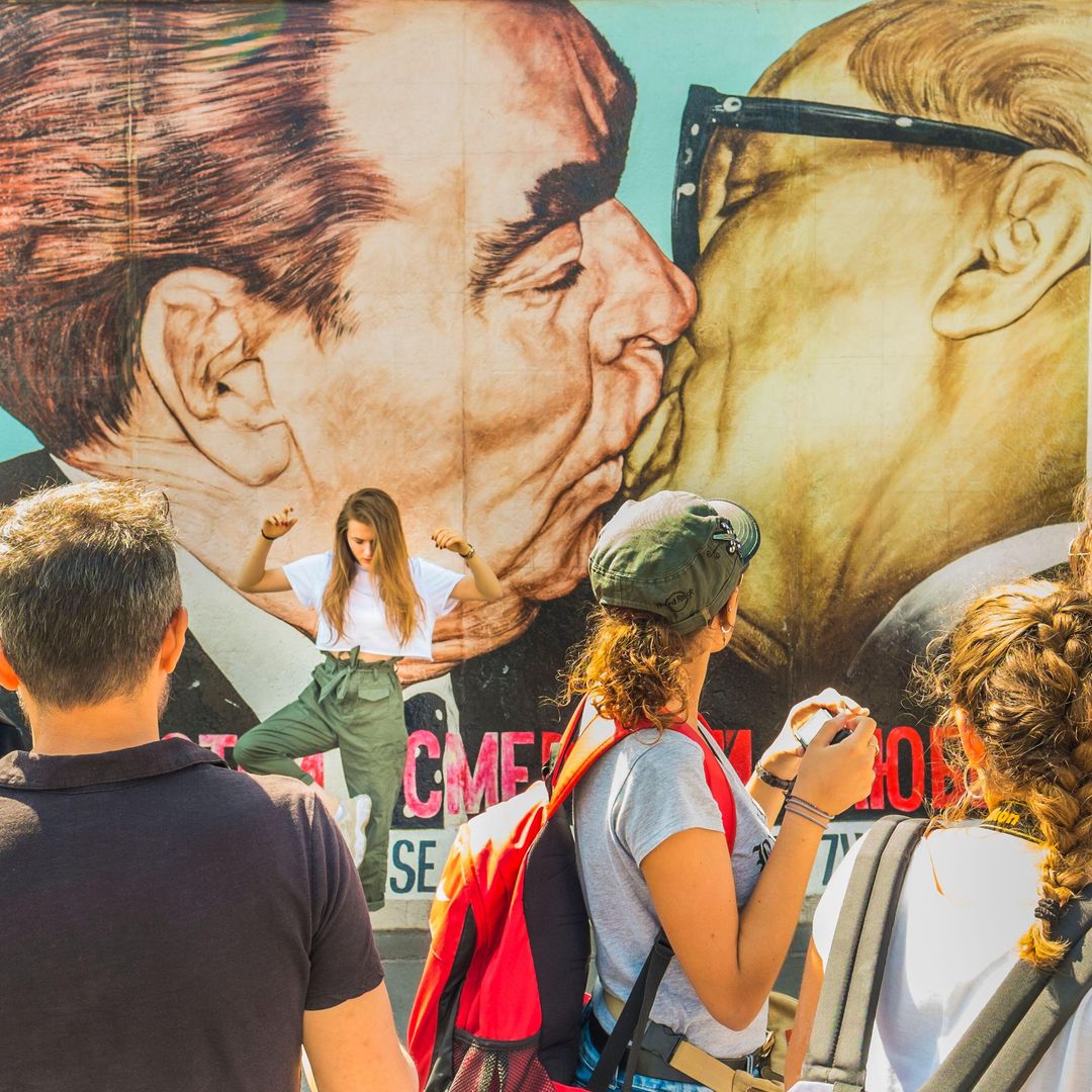 Beso fraternal, de Dimitrji Vrubel, East Side Gallery, Berlín