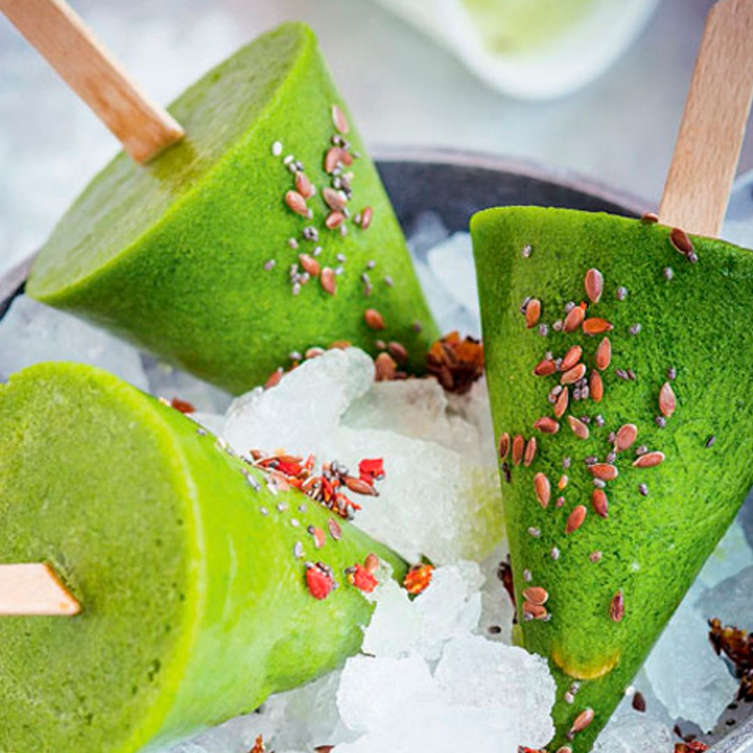 Cono de 'smoothie' helado con semillas tostadas