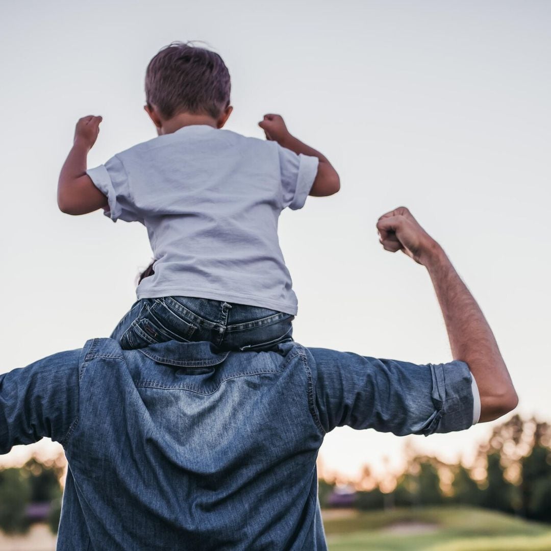 Relación padre-hijos: así evoluciona en el tiempo desde son bebés hasta que se hacen adultos