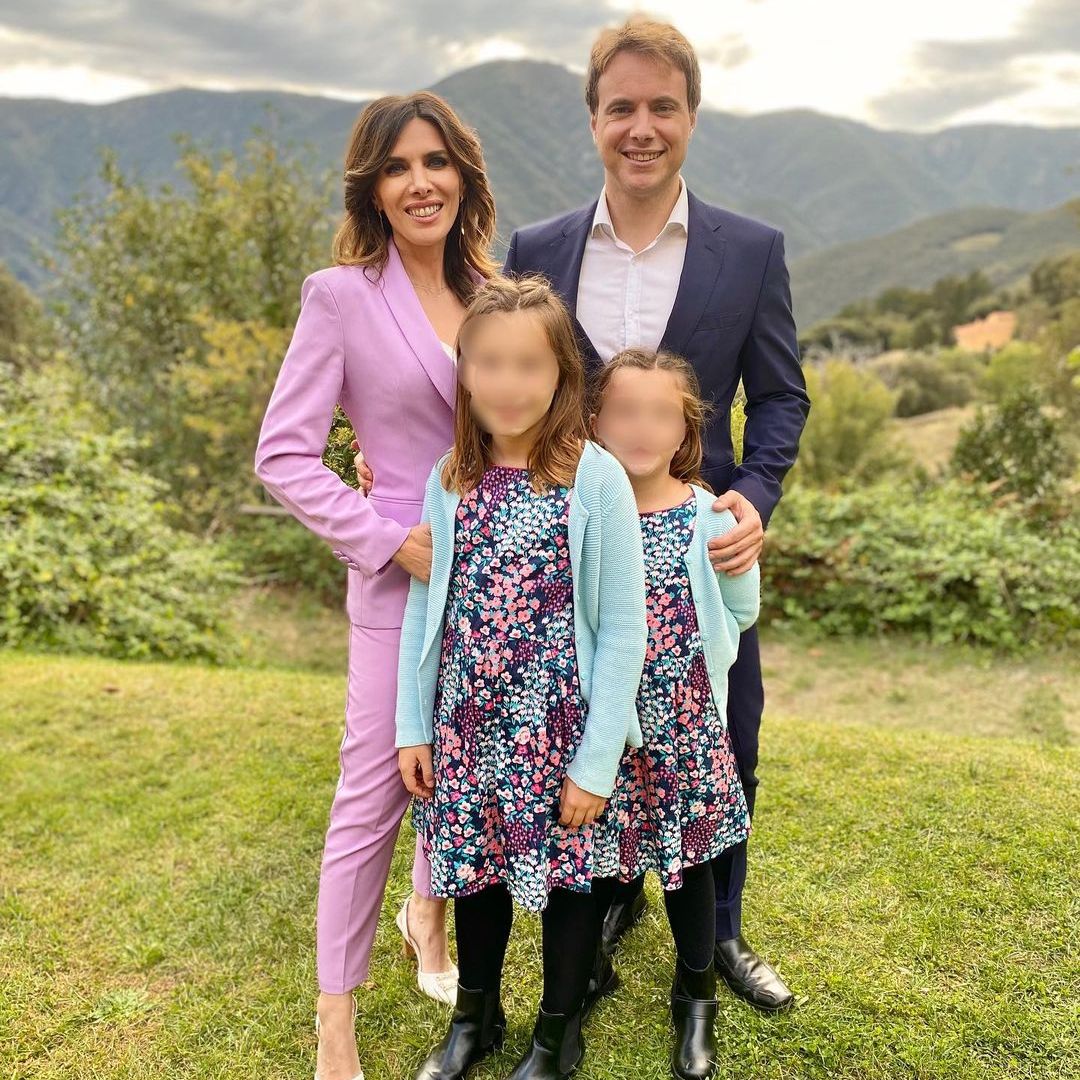 La periodista Verónica Sanz, de laSexta, con su marido y sus dos hijas