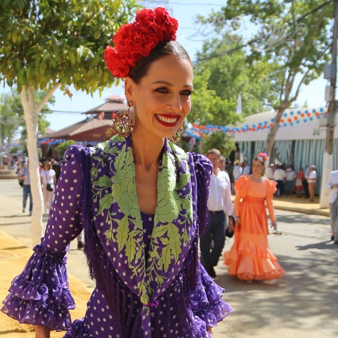 Eva González disfruta del primer día de la feria de su pueblo rodeada de amigos