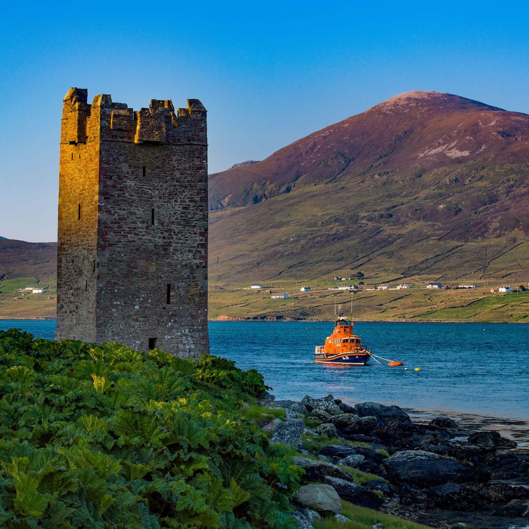 Torre de Kildavnet, en la isla Achill, condado de Mayo, Irlanda