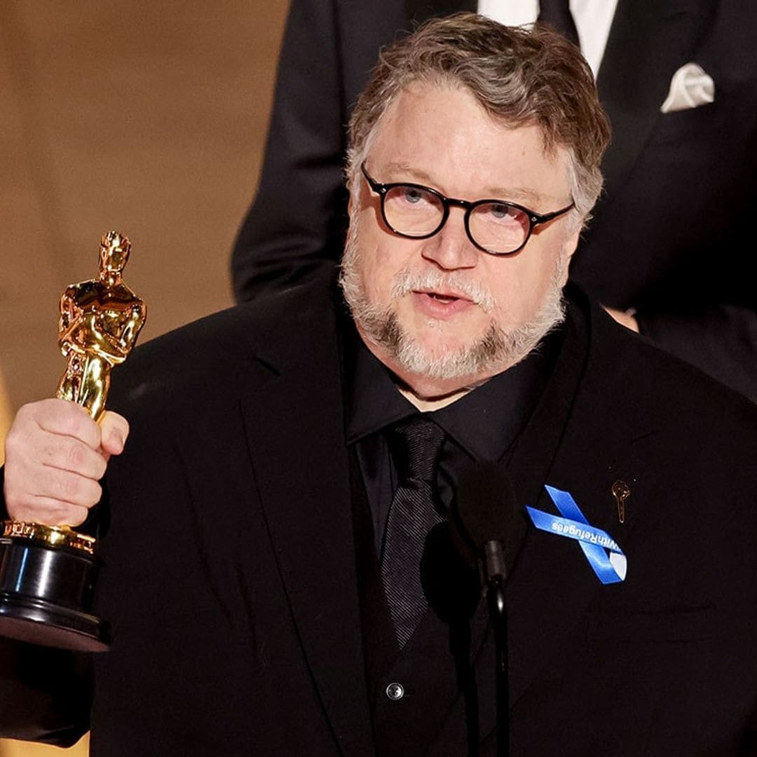 Con una emotiva dedicatoria a sus padres, Guillermo del Toro se lleva el Oscar por su Pinocchio