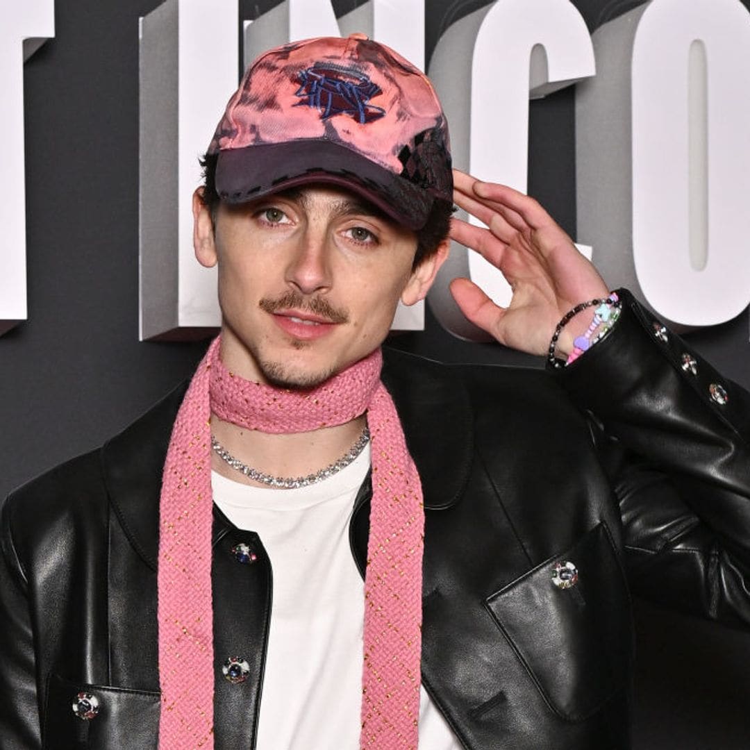 Timothée Chalamet apuesta por traer de vuelta este accesorio noventero