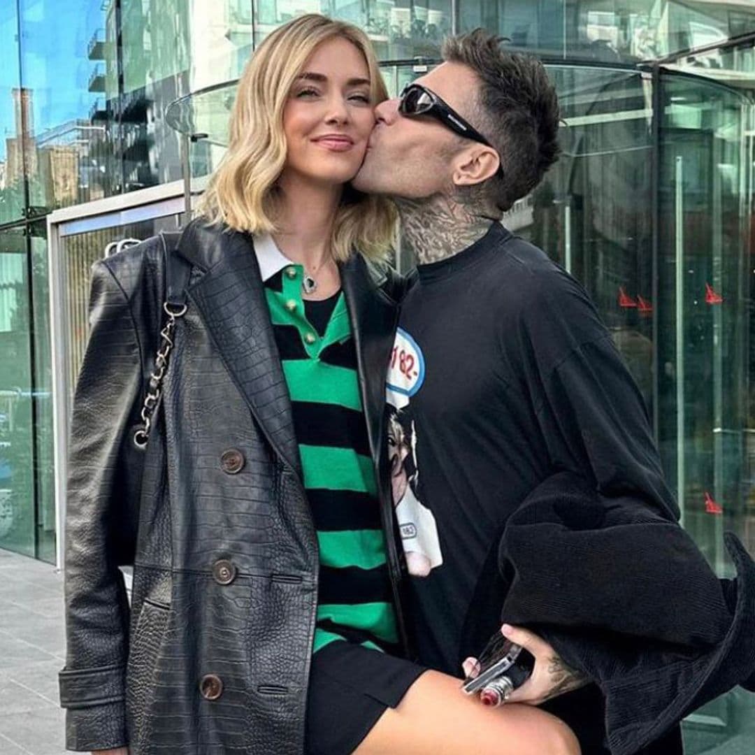 Chiara Ferragni se va de concierto en Manchester con un polo de Gigi Hadid y cómoda minifalda de Mango