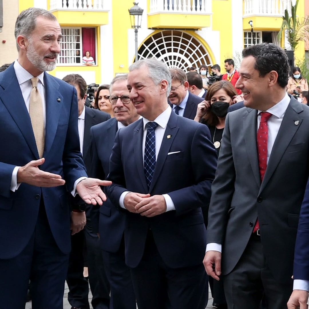 El rey Felipe culmina su emotivo viaje a La Palma con la cumbre de presidentes autonómicos