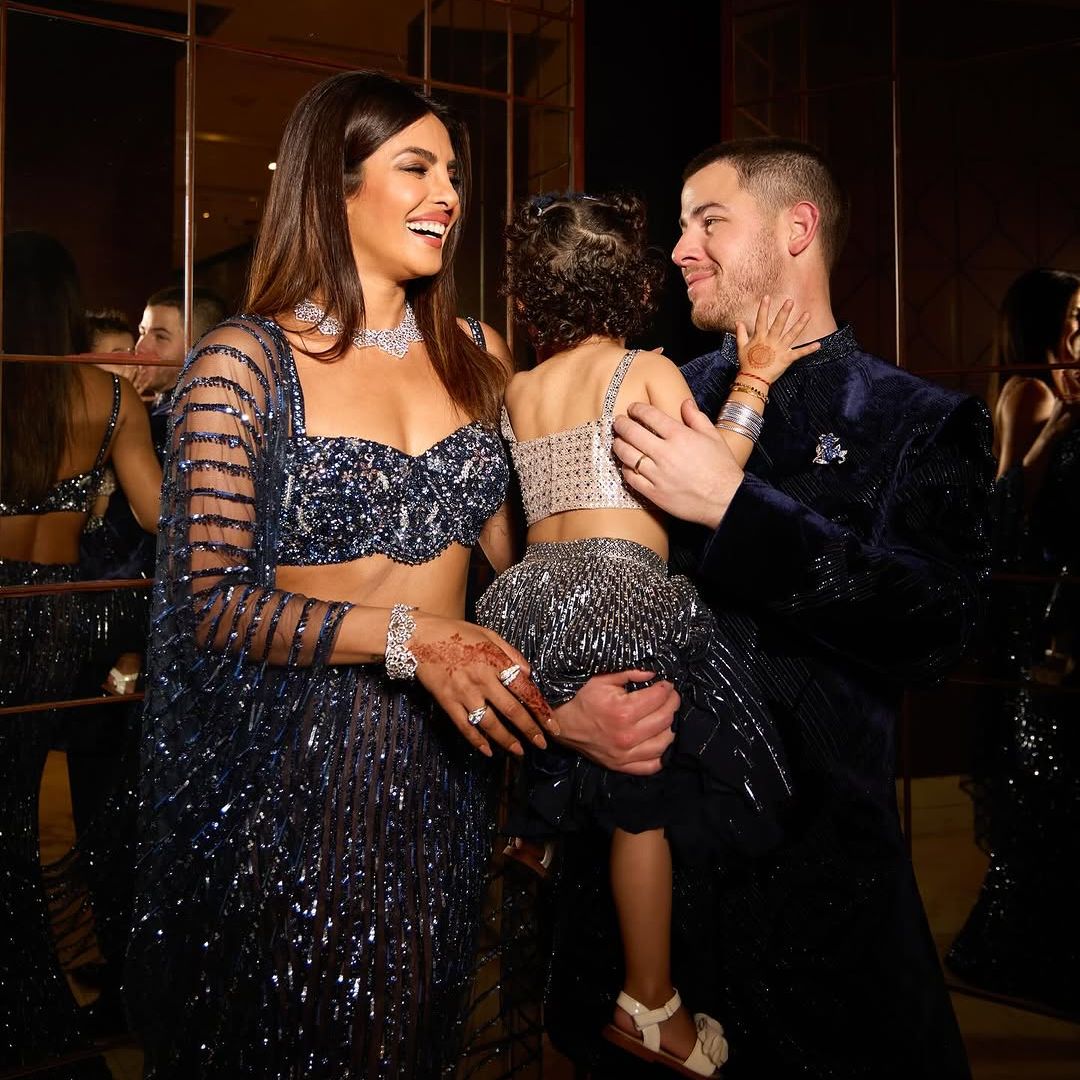 Priyanka Chopra y Nick Jonas viajan con su hija a la India para un importante acontecimiento familiar