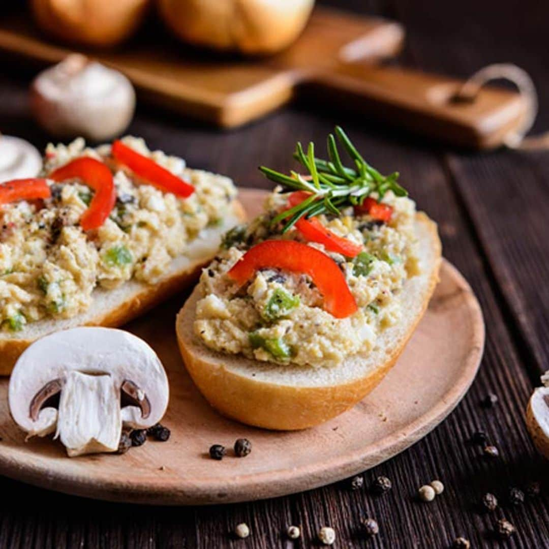 Pulguita rellena con revuelto de pollo con champiñón