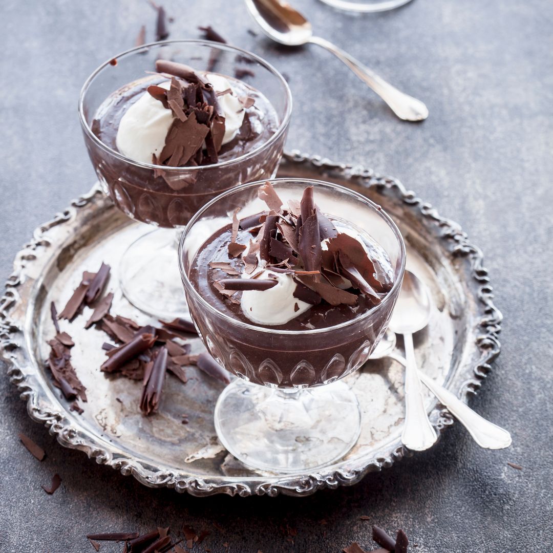 Gelatina fría de chocolate con nata semi-montada