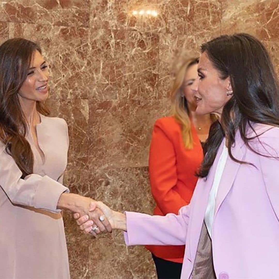 El encuentro de la reina Letizia con Sara Carbonero