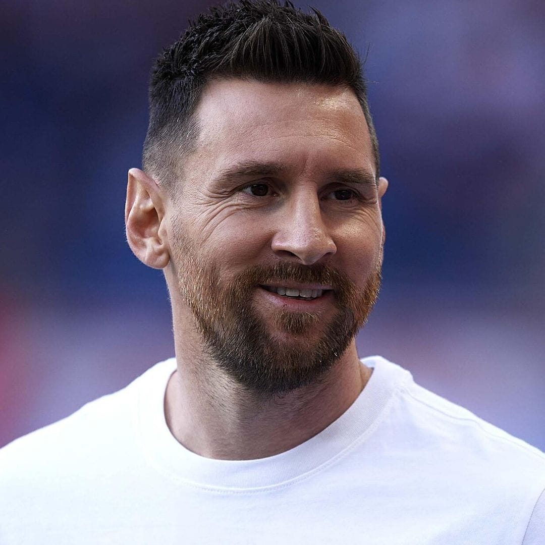 Messi complace a sus fans en un supermercado de Miami y se toma fotos con ellos