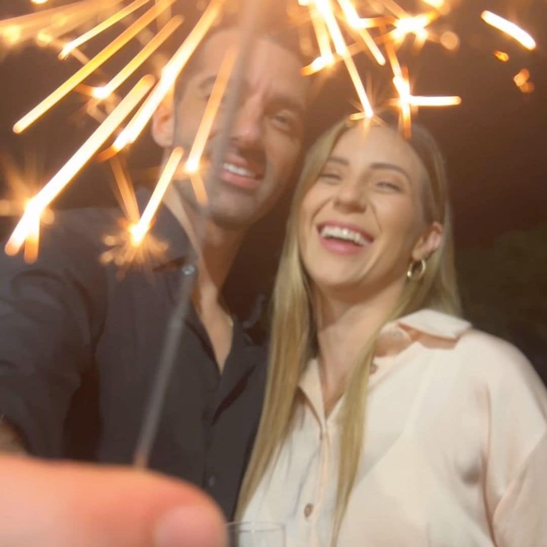 Enamorado, Toni Costa celebra el inicio de nuevos proyectos al lado de su novia Mimi Ortiz