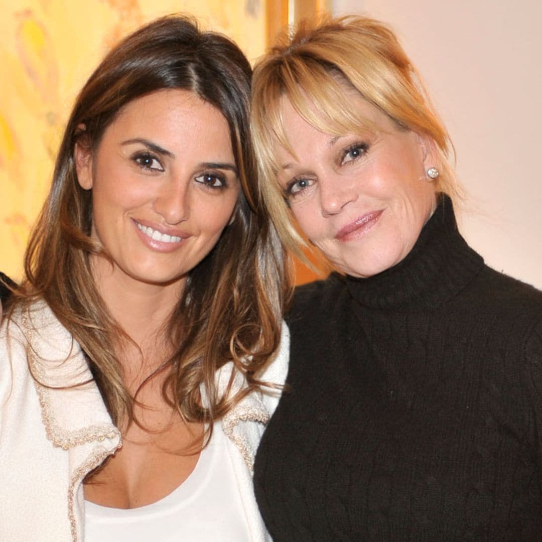 El cariñoso gesto de Melanie Griffith con su gran amiga Penélope Cruz a su llegada a Venecia